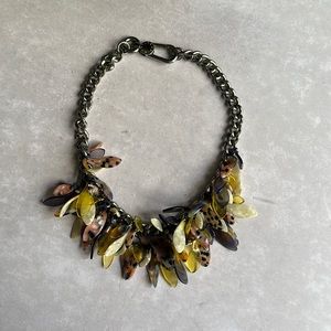 Bimba y Lola necklace with silver chain and plastic petals